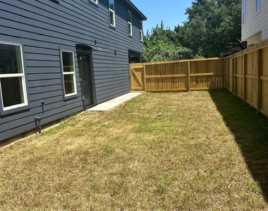 8415 Mahalia Drive - Photo Thumbnail 9