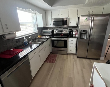 190 Seawind Drive - Photo Thumbnail 2