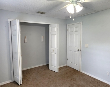 5901 Aires Avenue - Photo Thumbnail 17