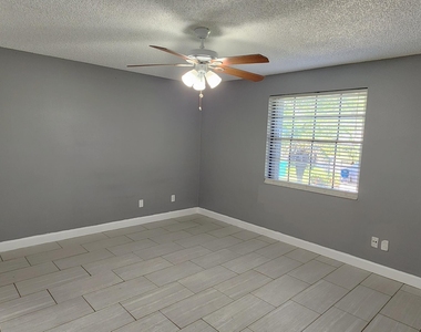 5901 Aires Avenue - Photo Thumbnail 11