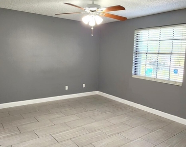 5901 Aires Avenue - Photo Thumbnail 10