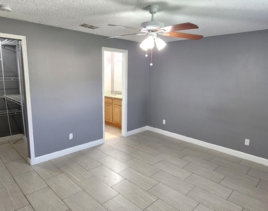 5901 Aires Avenue - Photo Thumbnail 12