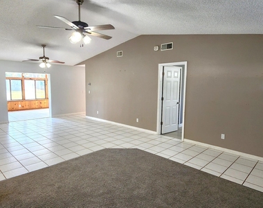 5901 Aires Avenue - Photo Thumbnail 4