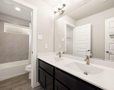 3815 Favor Forest Court - Photo Thumbnail 17
