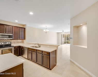 5748 Tamarac Drive - Photo Thumbnail 17
