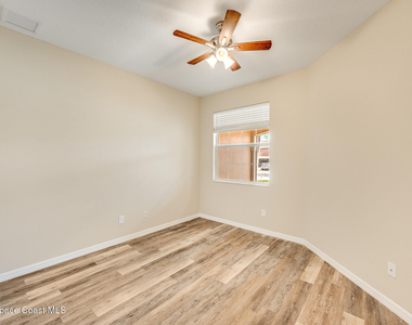 5748 Tamarac Drive - Photo Thumbnail 13