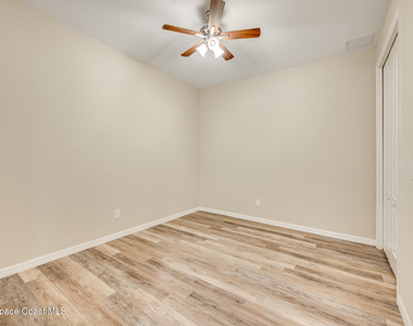5748 Tamarac Drive - Photo Thumbnail 10