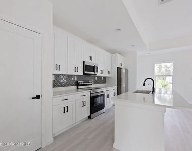 746 Harriet Avenue Sw - Photo Thumbnail 9