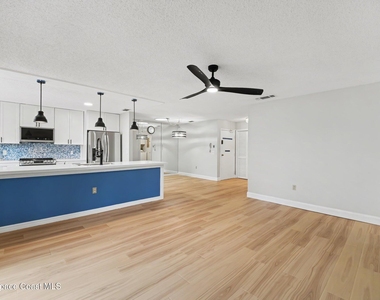 9000 York Lane - Photo Thumbnail 3