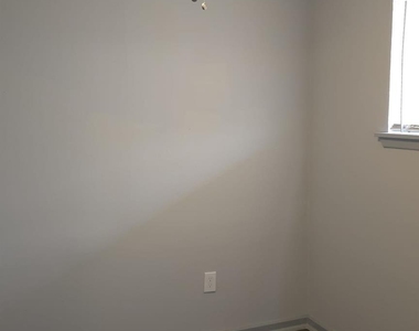 10209 Wiggins Street - Photo Thumbnail 4