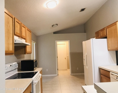 2205 Myla Lane - Photo Thumbnail 3