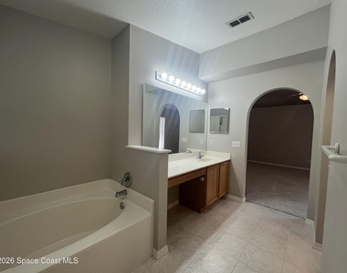 2205 Myla Lane - Photo Thumbnail 12