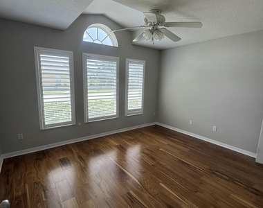 2205 Myla Lane - Photo Thumbnail 22