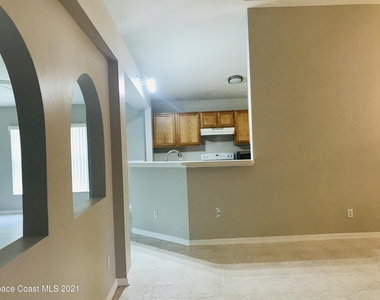 2205 Myla Lane - Photo Thumbnail 9