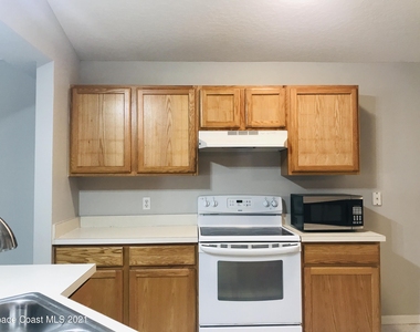 2205 Myla Lane - Photo Thumbnail 2