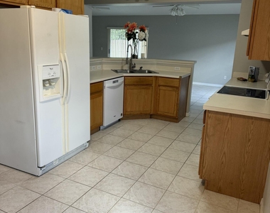 2205 Myla Lane - Photo Thumbnail 20