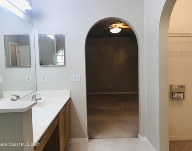 2205 Myla Lane - Photo Thumbnail 13