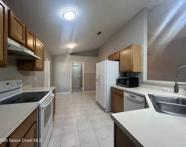 2205 Myla Lane - Photo Thumbnail 4