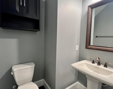 8832 Ashbloom Lane - Photo Thumbnail 10