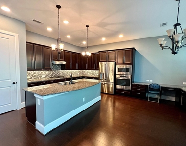 8832 Ashbloom Lane - Photo Thumbnail 7