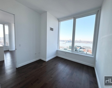 West 36 Street - Photo Thumbnail 1