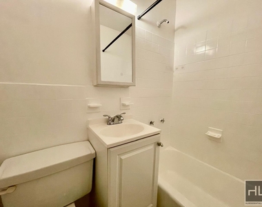 East 61 Street - Photo Thumbnail 2