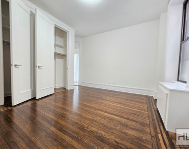 West 72 Street - Photo Thumbnail 2