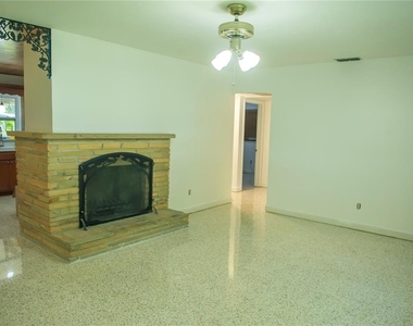 904 Brookside Drive - Photo Thumbnail 26