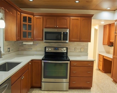 904 Brookside Drive - Photo Thumbnail 6