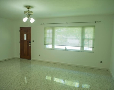 904 Brookside Drive - Photo Thumbnail 27