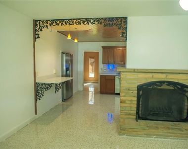 904 Brookside Drive - Photo Thumbnail 25