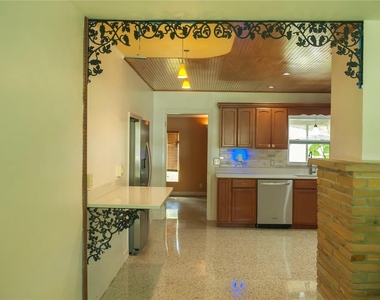 904 Brookside Drive - Photo Thumbnail 10