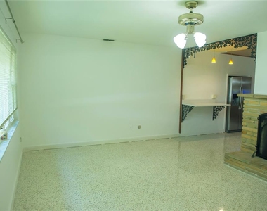 904 Brookside Drive - Photo Thumbnail 24