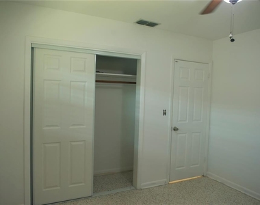 904 Brookside Drive - Photo Thumbnail 19