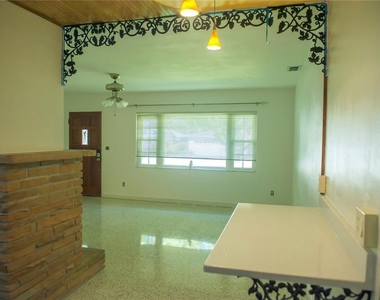 904 Brookside Drive - Photo Thumbnail 28