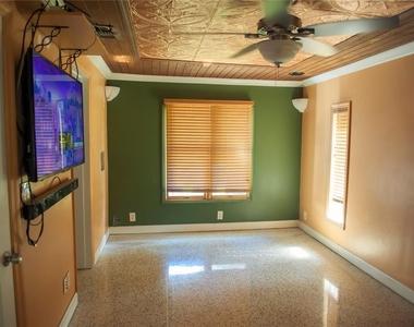904 Brookside Drive - Photo Thumbnail 8