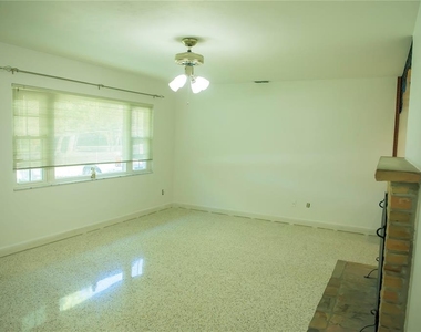 904 Brookside Drive - Photo Thumbnail 22