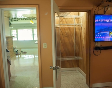 904 Brookside Drive - Photo Thumbnail 29
