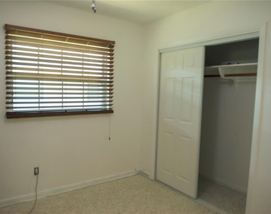 904 Brookside Drive - Photo Thumbnail 18