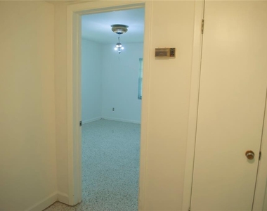 904 Brookside Drive - Photo Thumbnail 14
