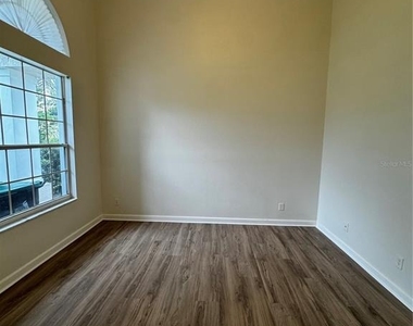 16330 Birchwood Way - Photo Thumbnail 9