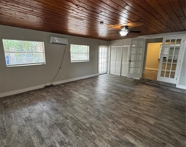 2552 Columbus Street - Photo Thumbnail 16