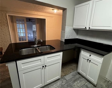 2552 Columbus Street - Photo Thumbnail 2