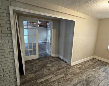 2552 Columbus Street - Photo Thumbnail 4