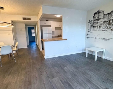 215 S Mcmullen Booth Road - Photo Thumbnail 3