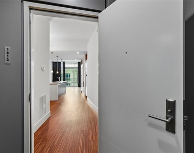 102 N 12th Street - Photo Thumbnail 5