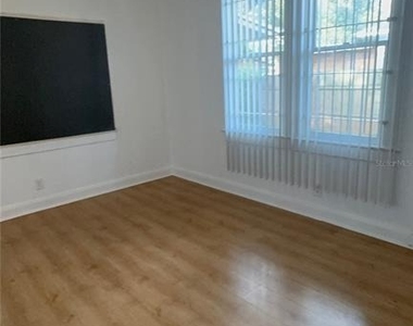 1304 E 32nd Avenue - Photo Thumbnail 5
