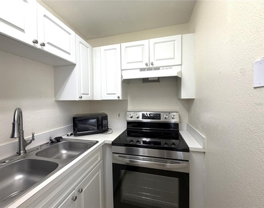 13828 Orange Sunset Drive - Photo Thumbnail 3