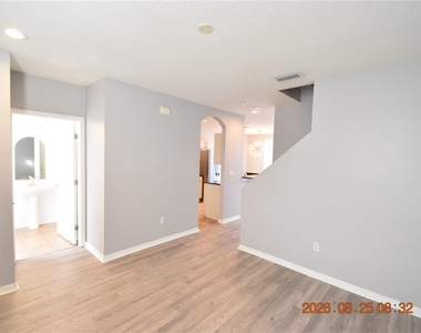 11509 Fountainhead Drive - Photo Thumbnail 6