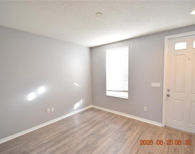11509 Fountainhead Drive - Photo Thumbnail 4